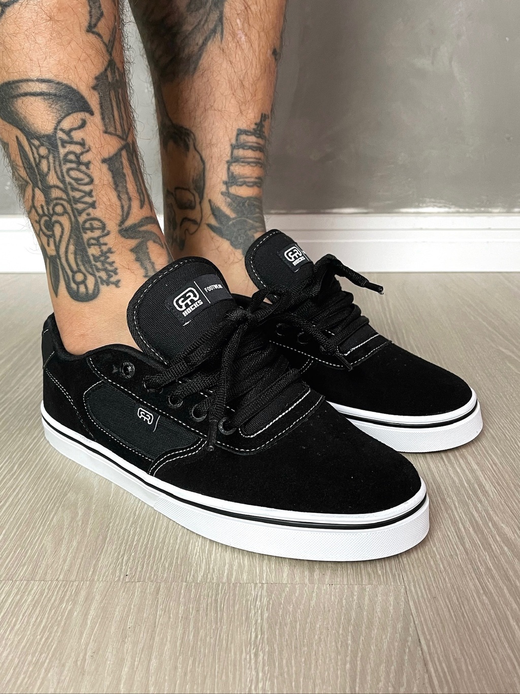 TENIS HOCKS FLAT LITE BLACK LINE WHITE PRETO E BRANCO