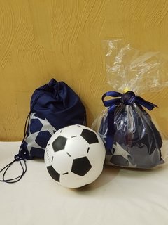 Kit futebol sacochila e bola lembrancinha para festa de aniversário na internet