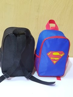 Mochila herois com bolso lateral lembrancinha para festa de aniversário