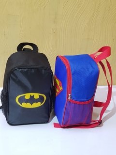 Mochila herois com bolso lateral lembrancinha para festa de aniversário - Festa das Lembrancinhas