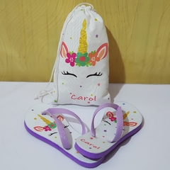 Imagem do kit saquinho + chinelo no tema unicornio lembrancinha para festa infantil