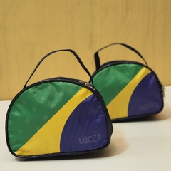 Nescessaire meia lua Brasil lembrancinha ou brinde personalizado e copa do mundo na internet