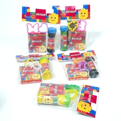Imagem do Kit massinha e bolinha de sabão personalizado lembrancinha para festa infantil tem Lego