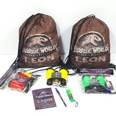 Sacochila + kit aventura no tema Jurassic Park lembrancinha festa