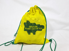 Kit lembrancinha mochila + squeeze personalizado + bandeira + corneta - Brindes e Lembrancinhas Copa do Mundo Brasil