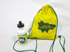 Kit lembrancinha mochila + squeeze personalizado + bandeira + corneta - Brindes e Lembrancinhas Copa do Mundo Brasil - comprar online