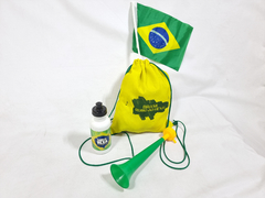 Kit lembrancinha mochila + squeeze personalizado + bandeira + corneta - Brindes e Lembrancinhas Copa do Mundo Brasil na internet