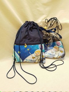 Sacochila com impressão no bolso tema astronauta - comprar online