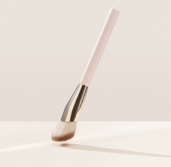 Rare Beauty soft pinch blush brush - comprar en línea