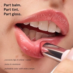 Imagen de Glossier Ultralip High Shine Lipstick With Hyaluronic Acid
