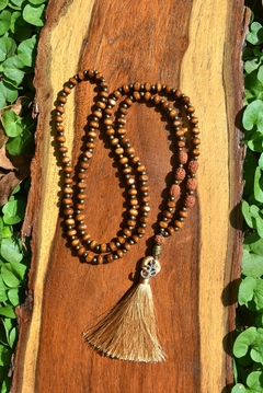 Modelo "Prana " semillas de rudraksha