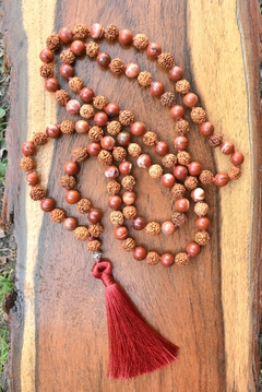 S. De rudraksha y jaspe rojo (8mm)