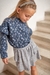 Nena con buzo Canario azul y falda espinal gris