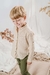 Nene con camisa Uria beige, de gasa de algodón con cuello mao y pantalón Tawau verde