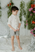 Nene con camisa Uria, de gasa de algodon off white y short Violeta azul