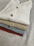 Variante de Camisa Uria , de gasa de algodón con cuello mao: off white, rojo, beige y celeste