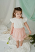 Nena con remera margarita, de algodón con delantero bordado, combinado con la falda Jazmín