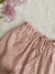 Detalle del shorts Azalea rosa, de lino con elástico en cintura 
