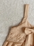 Detalle del lazo en espalda del vestido Amapola en beige