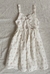 Fotoproducto de la espalda del vestido Magnolia off white, de gasa estampada con lazo en la espalda