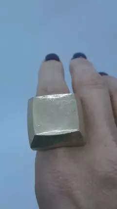 Anillo cubo - Luna Garzón