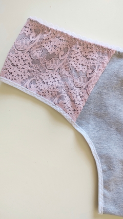 Bombacha gris con encaje rosa (en el formato que quieras) - comprar online