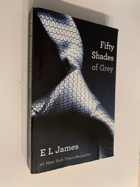 Fifty shades of Grey - E.L. James