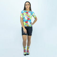 Conjunto de Ciclismo Feminino Camisa e Meia Funny Colorfull Ride + Bermuda Race Carbon Foto com Modelo Frente