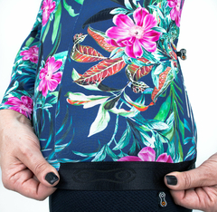 Kit com Camisa Funny Blueish Nature, Meia e Bermuda Light Bag Feminina Foto com Modelo Detalhes