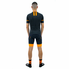 Camisa Ciclismo Marcio May Pro Black And Orange Foto com Modelo Costas