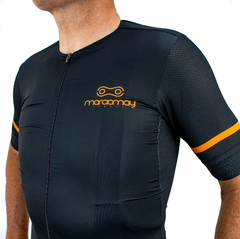 Camisa Ciclismo Marcio May Pro Black And Orange Foto com Modelo Detalhes