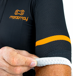 Camisa Ciclismo Marcio May Pro Black And Orange Foto com Modelo Detalhes