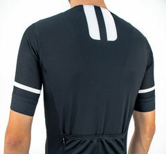 Camisa Ciclismo Marcio May Pro Black And White Foto com Modelo Detalhes