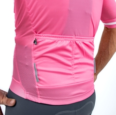 Camisa Ciclismo Márcio May Pro Deep Pink Foto com Modelo Detalhes