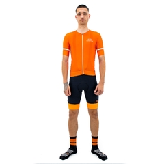 Camisa de Ciclismo Márcio May Pro Orange Foto com Modelo Frente