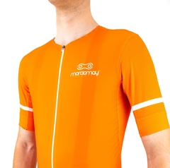 Camisa Ciclismo Márcio May Pro Orange Foto com Modelo Detalhes