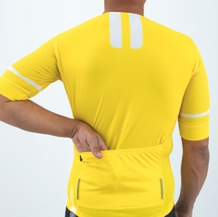 Camisa Ciclismo Márcio May Pro Yellow Saphire Foto com Modelo Detalhes