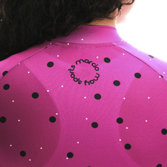 Camisa Ciclismo Feminina Sport Marcio May Polka Dots Foto com Modelo Detalhes