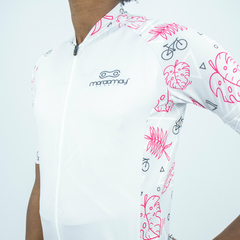 Camisa de Ciclismo Feminina Sport Marcio May Pink Triangles Natu Foto com Modelo Detalhes