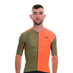 Kit Camisa Highline Mix Trail com Bretelle Moove Verde Militar Masculino Foto com Modelo Frente