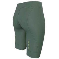 Kit Camisa Sport Nature com Bermuda Comfort Verde Militar Lado Direito