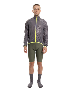 Jaqueta Corta Vento de Ciclismo Masculina Márcio May Pro Grafite / Amarelo Neon Foto com Modelo Frente