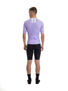 Camisa Ciclismo Márcio May Pro Lavanda Foto com Modelo Costas