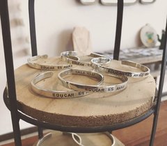 Pulseras de plata grabadas en internet