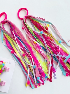 Parzinho Xuxa com tassel de fitas - comprar online