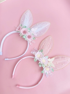 Tiara orelhas de coelha floral na internet
