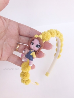 Tiara menininha com pompons - Sofia de Laço