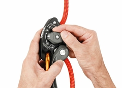 Imagen de ASEGURADOR PETZL GRIGRI + (PED13A)