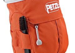 MAGNESIERA PETZL SAKAPOCHE (PES040AA00) - Caminos de Libertad Outdoor