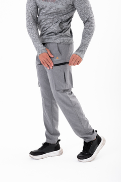 Pantalon chupin hombre deportivo bolsillos Microfibra Gris pcargomicro copia